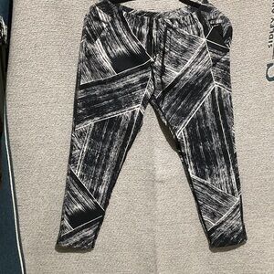 Lululemon Athletica Navy Blue and White Patterned Leggings